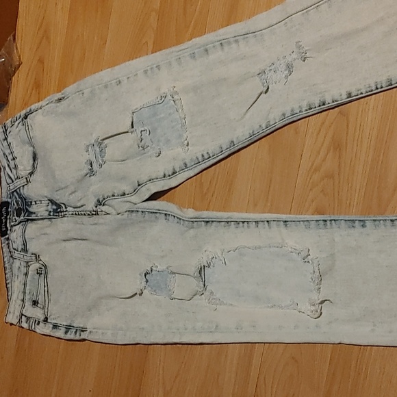 ✅Bluefaith Distressed Jeans - Picture 3 of 4